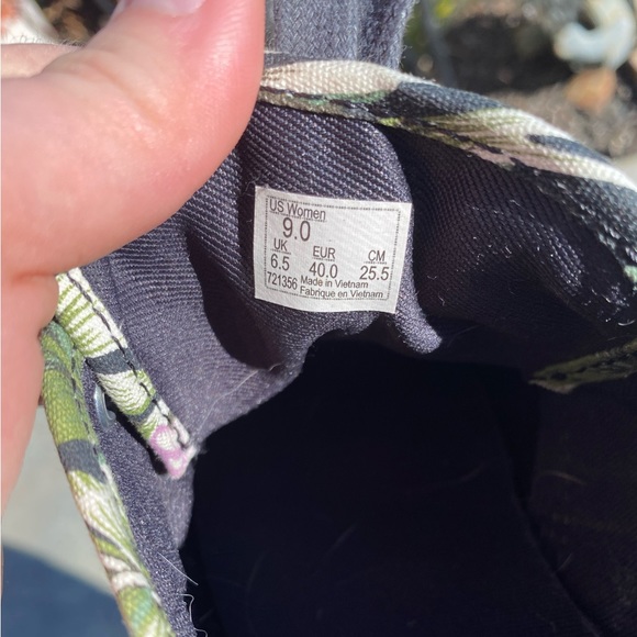 Vans - Picture 4 of 5